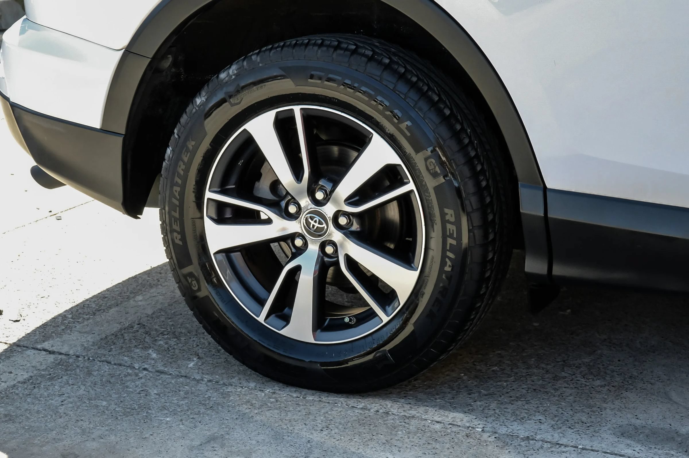 Used 2018 Toyota RAV4 XLE w/ Plus Extra Value Package FWD image 55