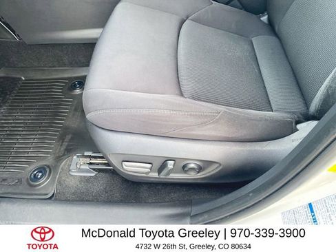 Used 2021 Toyota Venza LE AWD/4WD image 12