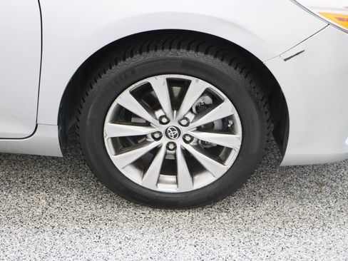 Used 2016 Toyota Camry XLE w/ Moonroof Package FWD image 5