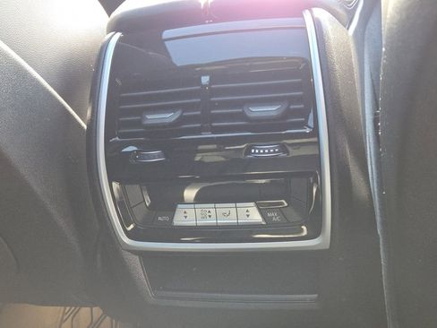 Used 2021 BMW X6 xDrive40i w/ M Sport Package image 9