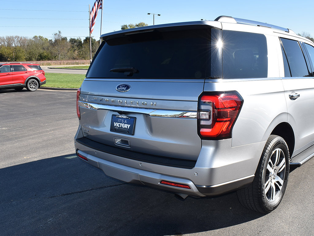 Used 2023 Ford Expedition Limited AWD/4WD image 32