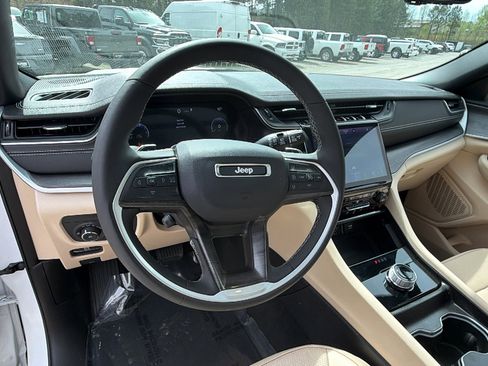 Used 2024 Jeep Grand Cherokee Limited w/ Luxury Tech Group II image 25