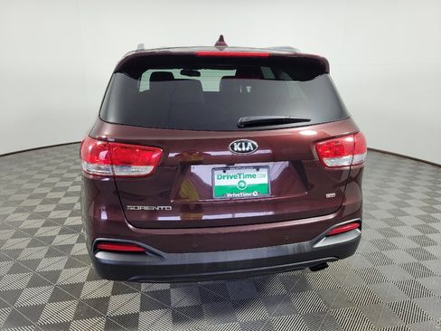 Used 2017 Kia Sorento AWD w/ LX Convenience Package image 6
