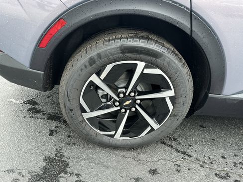 New 2026 Chevrolet Equinox EV LT image 18