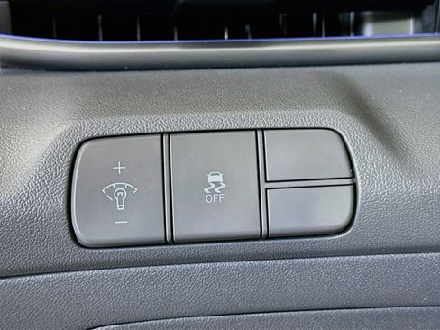 Used 2025 Hyundai Elantra SEL FWD image 17