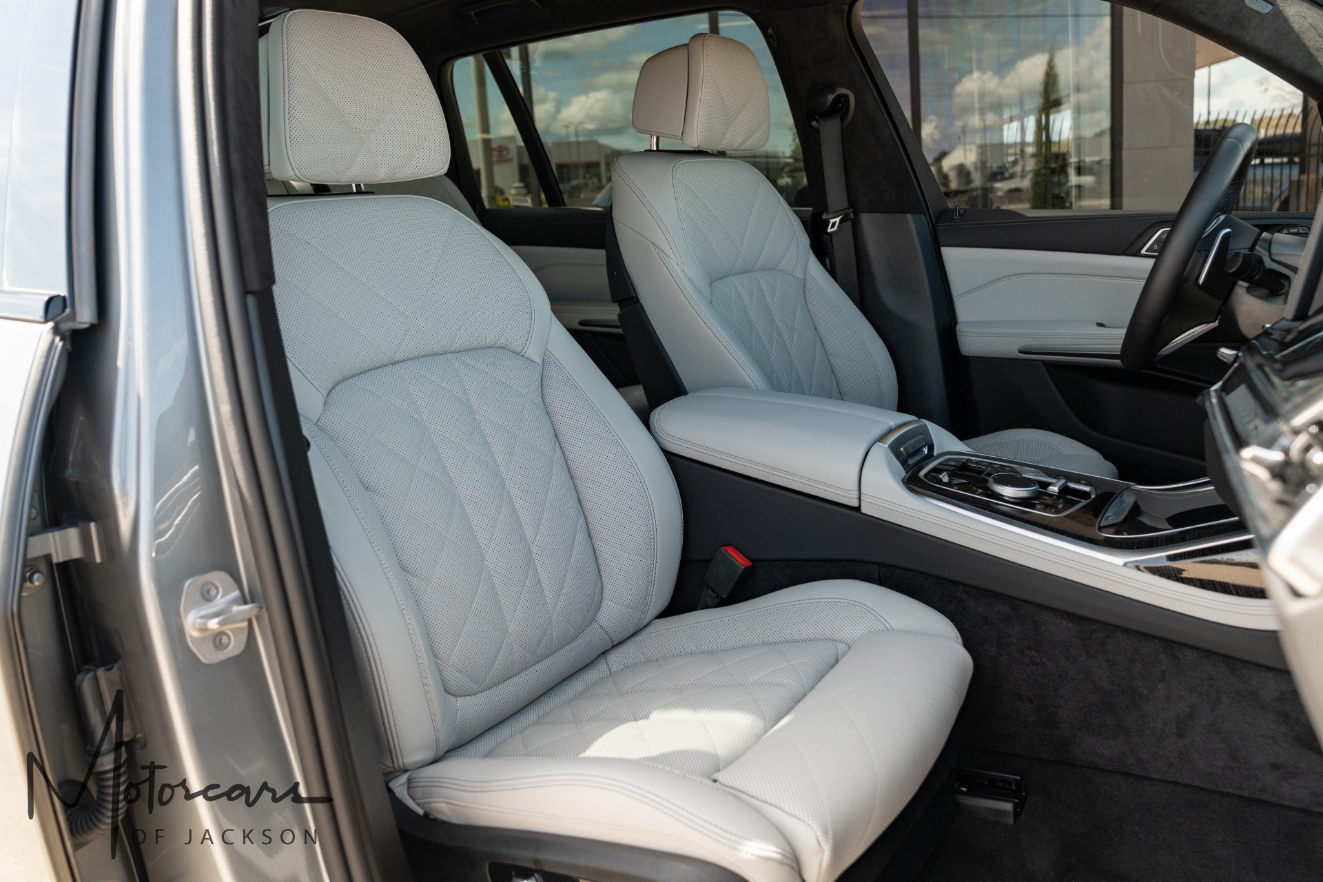 Used 2026 BMW X7 xDrive40i w/ M Sport Package AWD/4WD image 3