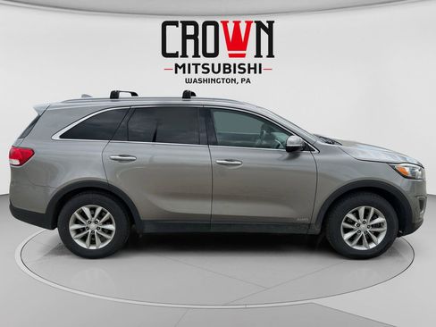 Used 2016 Kia Sorento AWD w/ LX Convenience Package image 2