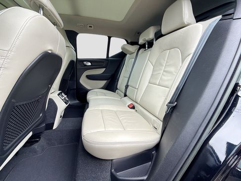 Used 2023 Volvo XC40 B5 Plus AWD/4WD image 21