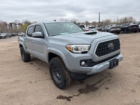 Used 2018 Toyota Tacoma TRD Sport w/ Technology Package image 8