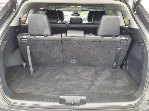 Certified 2025 Toyota Highlander XLE image 13