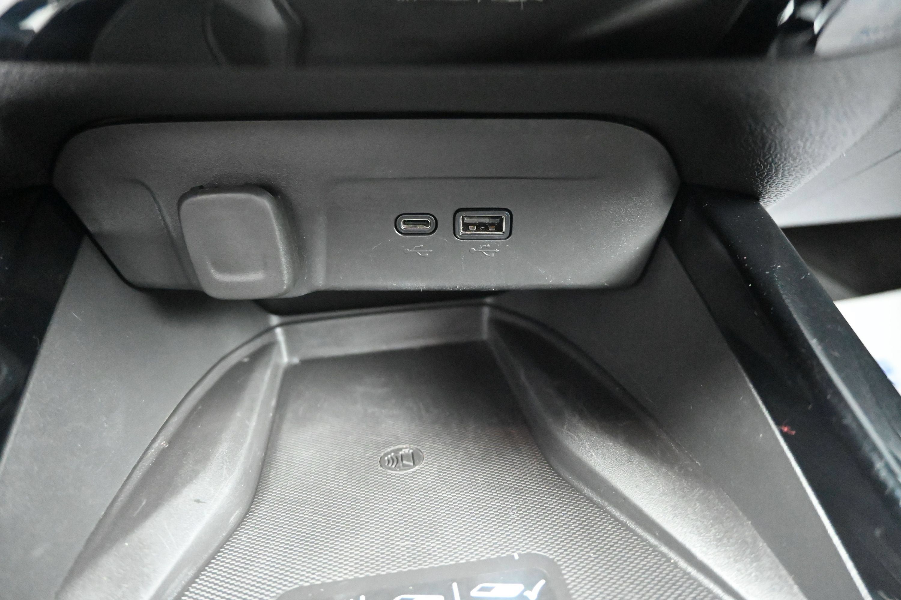 Used 2025 Chevrolet Trax RS w/ Sunroof Package FWD image 21