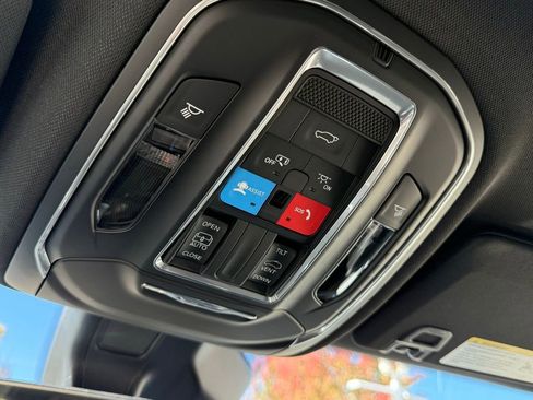 New 2025 Jeep Grand Cherokee Laredo X w/ Luxury Tech Group I image 24