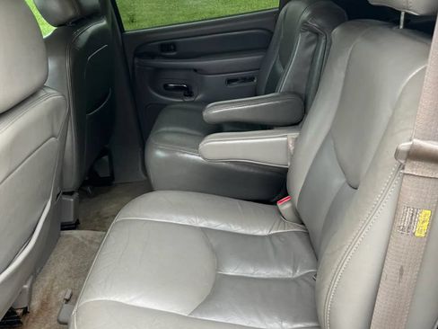 Used 2005 GMC Yukon Denali AWD/4WD image 9