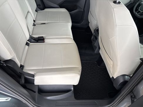 Used 2020 Volkswagen Tiguan SEL image 27