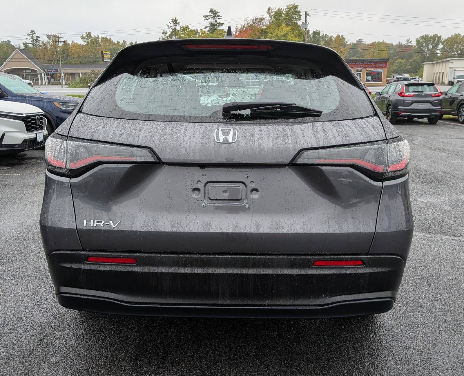 Used 2024 Honda HR-V LX image 9