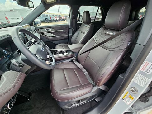 Used 2026 Ford Explorer Platinum w/ LUX Leather Package AWD/4WD image 17
