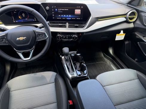 New 2026 Chevrolet Trax LT w/ LT Convenience Package FWD image 16