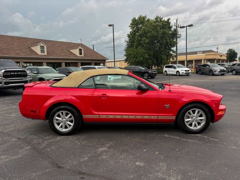 Used 2009 Ford Mustang Convertible RWD image 15