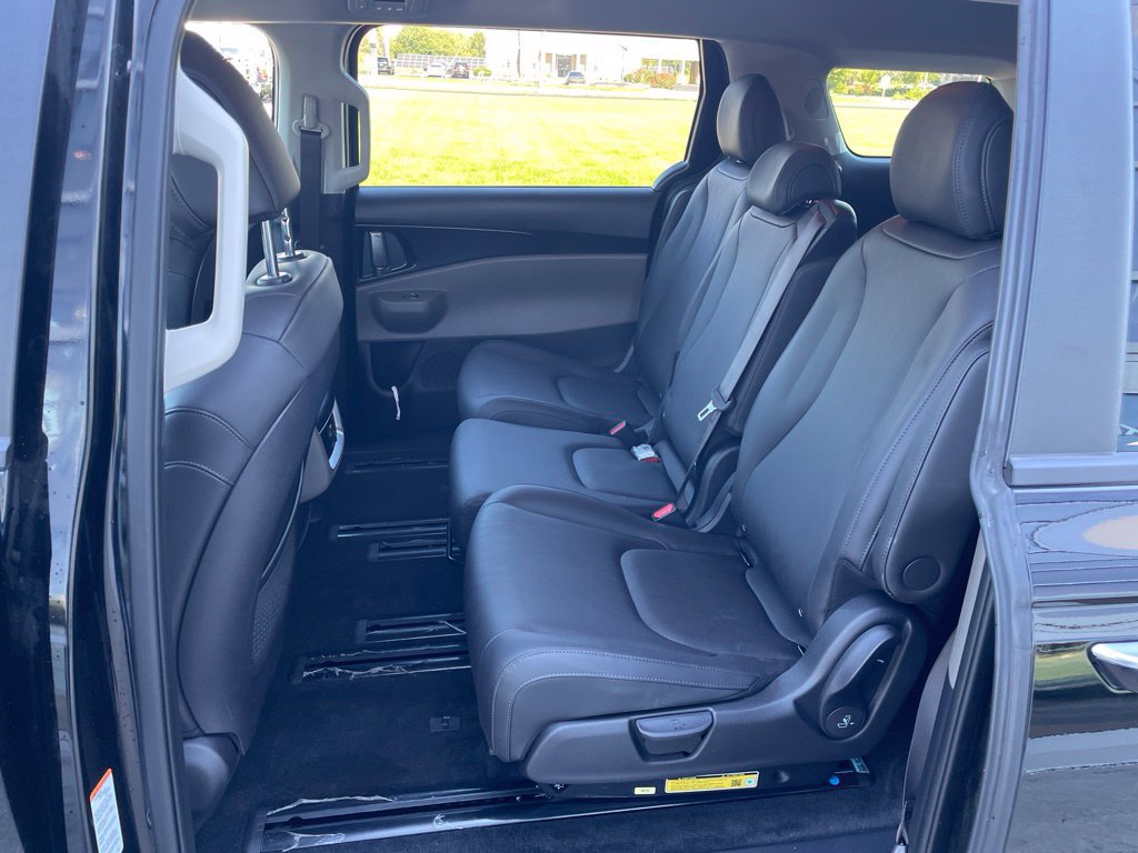 Used 2026 Kia Carnival FWD image 10