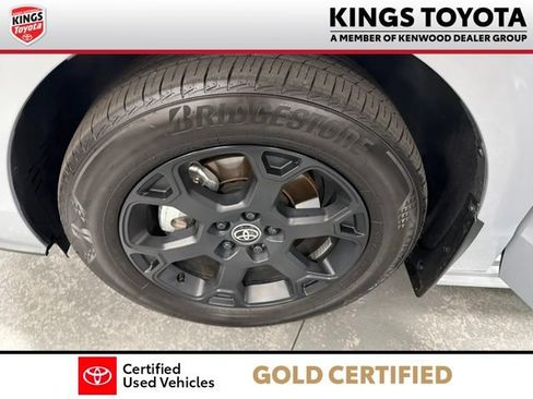 Used 2025 Toyota Sienna XLE Woodland Edition AWD/4WD image 32