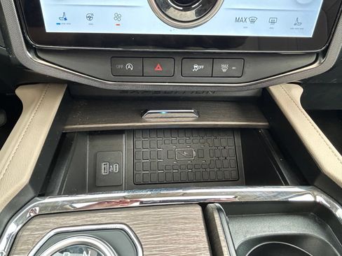 Used 2024 Ford Expedition Limited AWD/4WD image 22