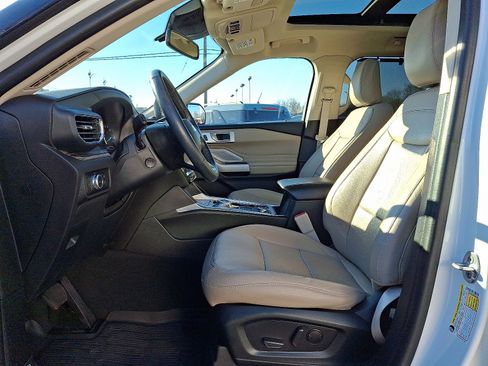 Certified 2022 Ford Explorer Limited w/ Limited Technology Package image 14