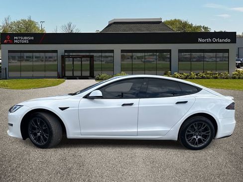 Used 2022 Tesla Model S Plaid image 2