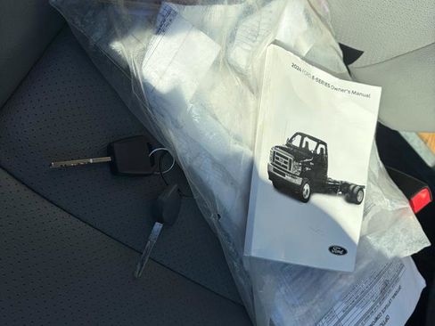 Used 2024 Ford E-350 and Econoline 350 Super Duty w/ Power Windows & Locks Group image 29