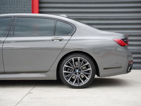 Used 2022 BMW 740i w/ M Sport Package RWD image 11