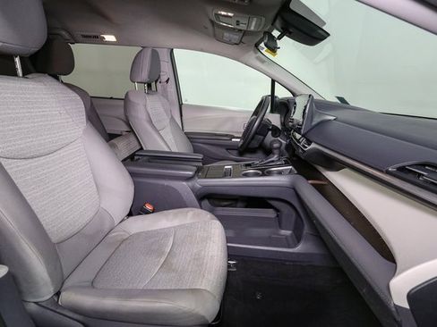 Used 2021 Toyota Sienna LE image 15