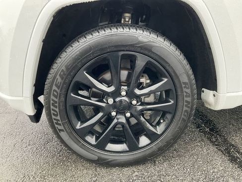 Used 2020 Jeep Grand Cherokee Altitude AWD/4WD image 8