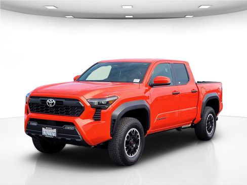 Used 2024 Toyota Tacoma TRD Off-Road w/ TRD Off Road Upgrade Package AWD/4WD image 10