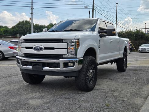 Used 2017 Ford F250 Lariat w/ Lariat Value Package AWD/4WD image 2
