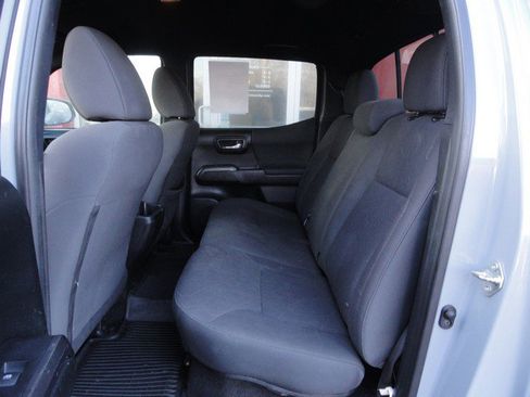 Used 2018 Toyota Tacoma TRD Off-Road image 9