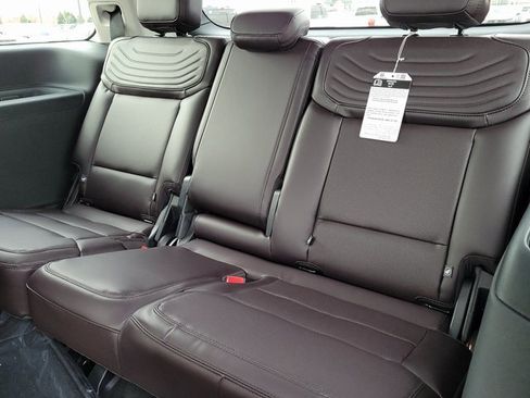 New 2025 Ford Expedition Platinum w/ Platinum Ultimate Package image 11