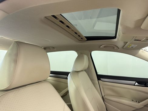 Used 2014 Volkswagen Passat 2.5 SE FWD image 13