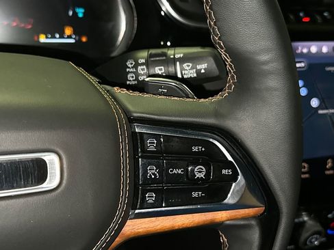 Used 2023 Jeep Grand Cherokee Summit AWD/4WD image 34