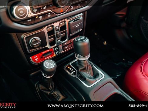 Used 2024 Jeep Wrangler Unlimited Rubicon 392 image 32