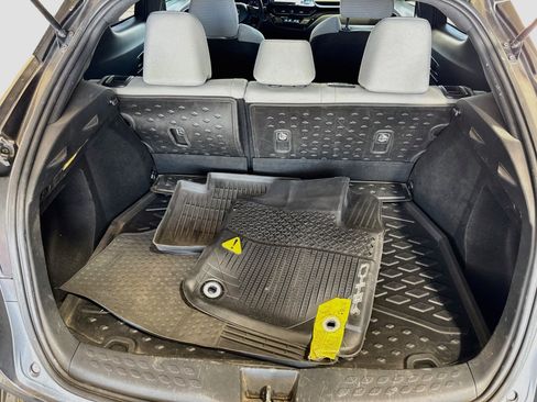 Used 2019 Toyota C-HR XLE FWD image 15