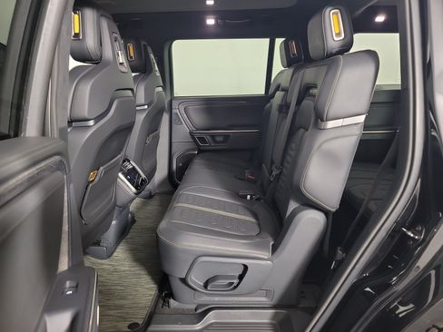 Used 2023 Rivian R1S Adventure AWD/4WD image 21