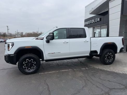 Used 2025 GMC Sierra 2500 AT4X image 9