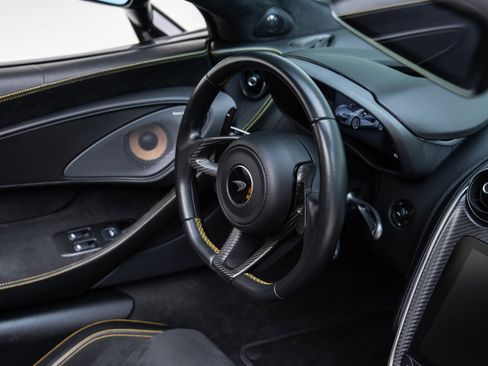 Used 2019 McLaren 570S Spider image 34