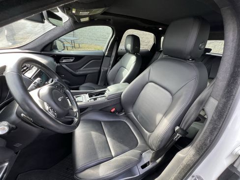 Used 2019 Jaguar F-PACE Premium image 16