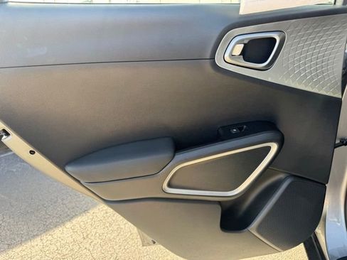 Certified 2025 Kia Soul LX image 11