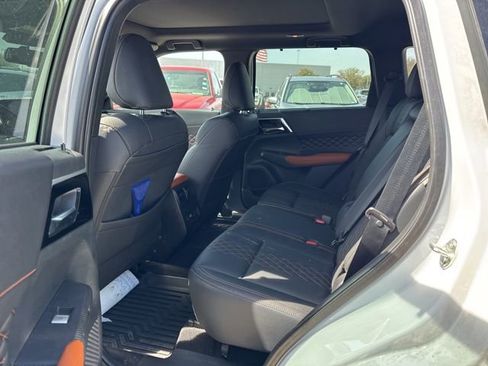 Used 2022 Mitsubishi Outlander SEL image 9