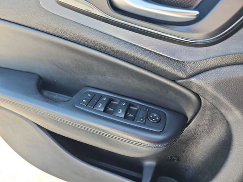 Used 2015 Chrysler 200 S FWD image 30