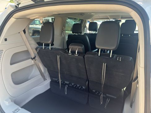 Used 2024 Chrysler Pacifica Touring-L FWD image 35