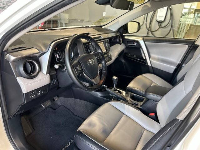 Used 2016 Toyota RAV4 Limited AWD/4WD image 2