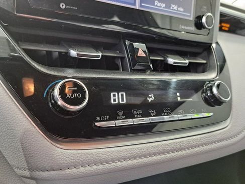 Used 2021 Toyota Corolla SE w/ Carpet Mat Package (TMS) image 17