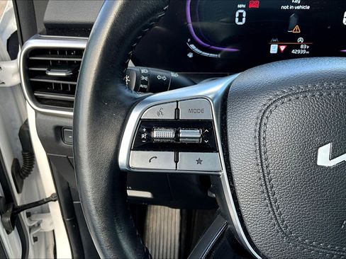 Used 2025 Kia Telluride S FWD image 12